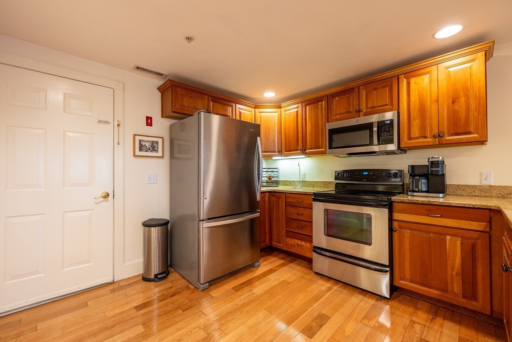 7 Chester Road, Unit 212 Derry, NH 03038 - Photo 10 of 33
