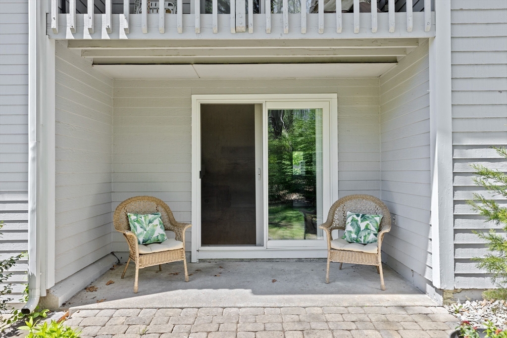 4 Beal's Cove Road, Unit B Hingham, MA 02043 - Photo 10 of 16 a living room with a chair and a potted plant