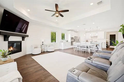 $519,999 | 104 Lakeview Drive, Oak Point, TX 75068