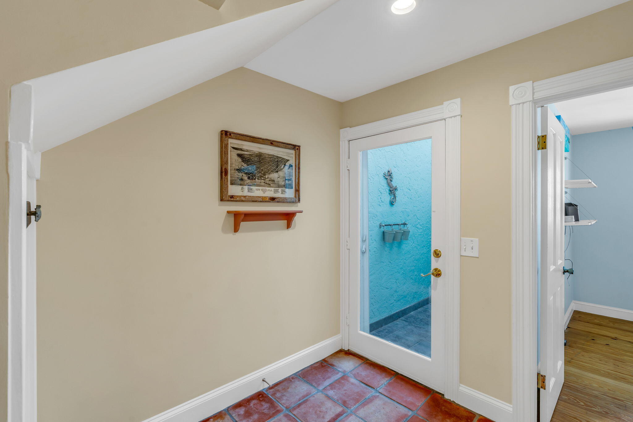 3365 Flagler Avenue Key West, FL 33040 - Photo 8 of 37 a view of a hallway