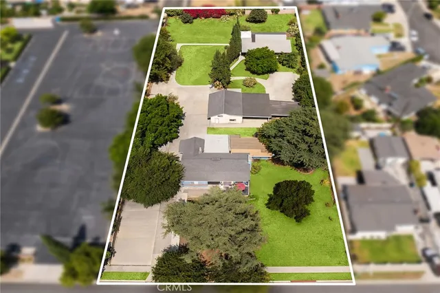 an aerial view of a yard