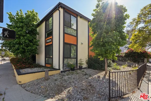 $1,600,000 | 7559 Whitsett Avenue, North Hollywood, CA 91605