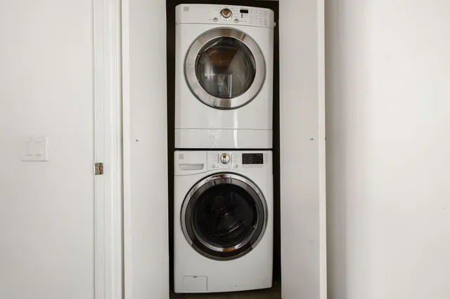 a close up view of a washer and dryer