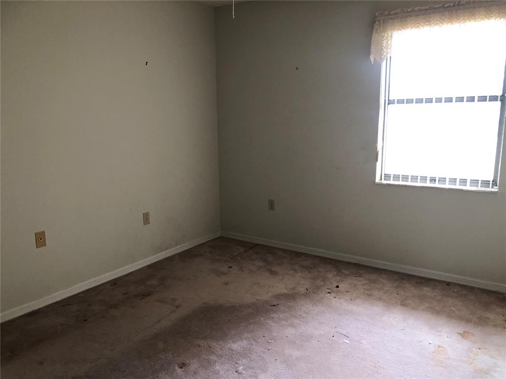 34847 Learn Road Leesburg, FL 34788 - Photo 15 of 42 an empty room with a window
