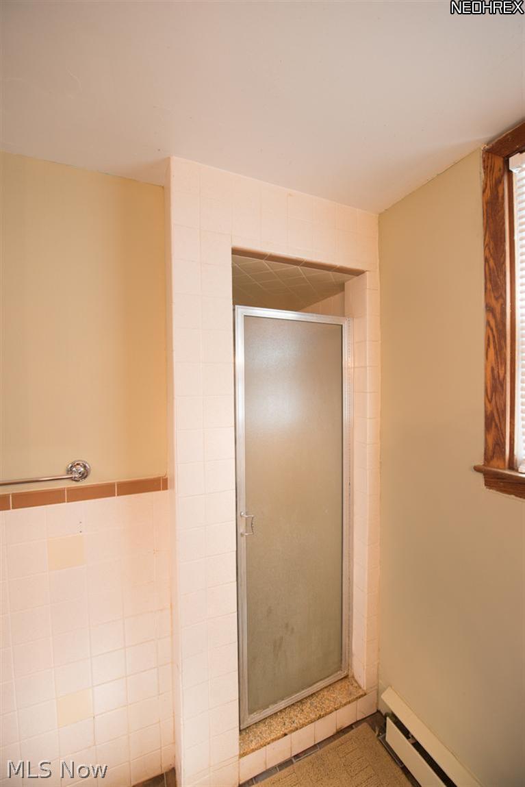 544 East Caston Road Uniontown, OH 44685 - Photo 14 of 18 Another View of the 2nd Full Bath