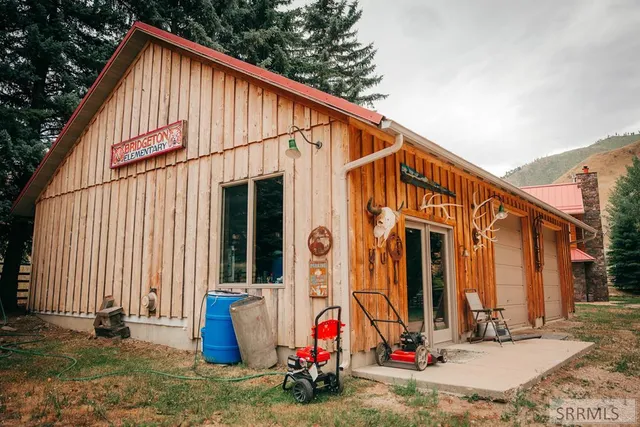 $1,100,000 | 445 Panther Creek Road, Shoup, ID 83469