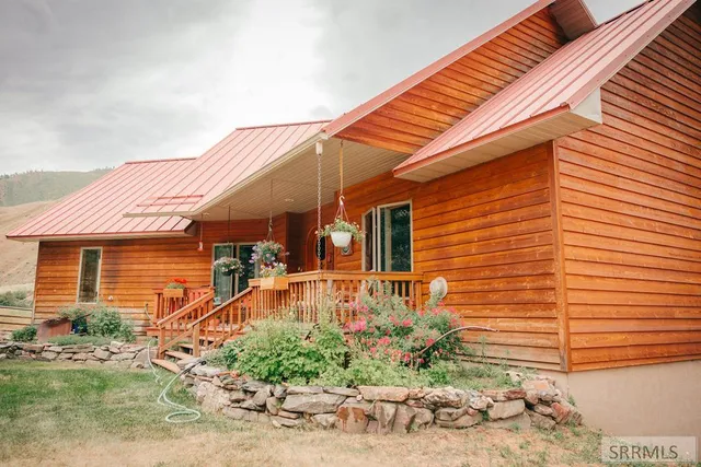 $1,100,000 | 445 Panther Creek Road, Shoup, ID 83469