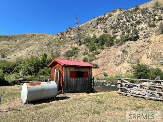 $1,100,000 | 445 Panther Creek Road, Shoup, ID 83469