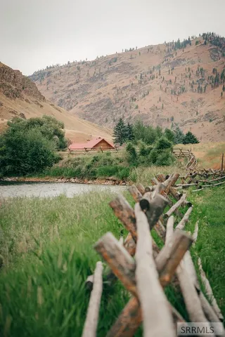$1,100,000 | 445 Panther Creek Road, Shoup, ID 83469