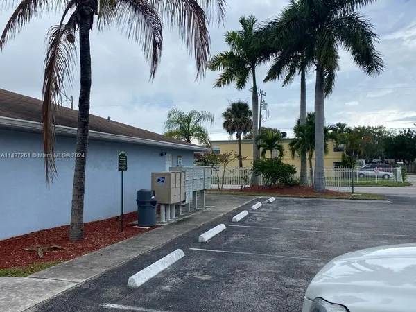 $1,500 | 617 Ixoria Avenue, Unit 2, Fort Pierce, FL 34982