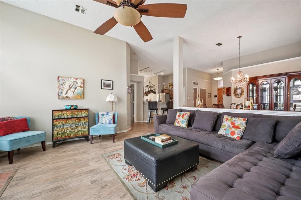 18519 Timber Oaks Drive Dallas, TX 75287 - Photo 5 of 26