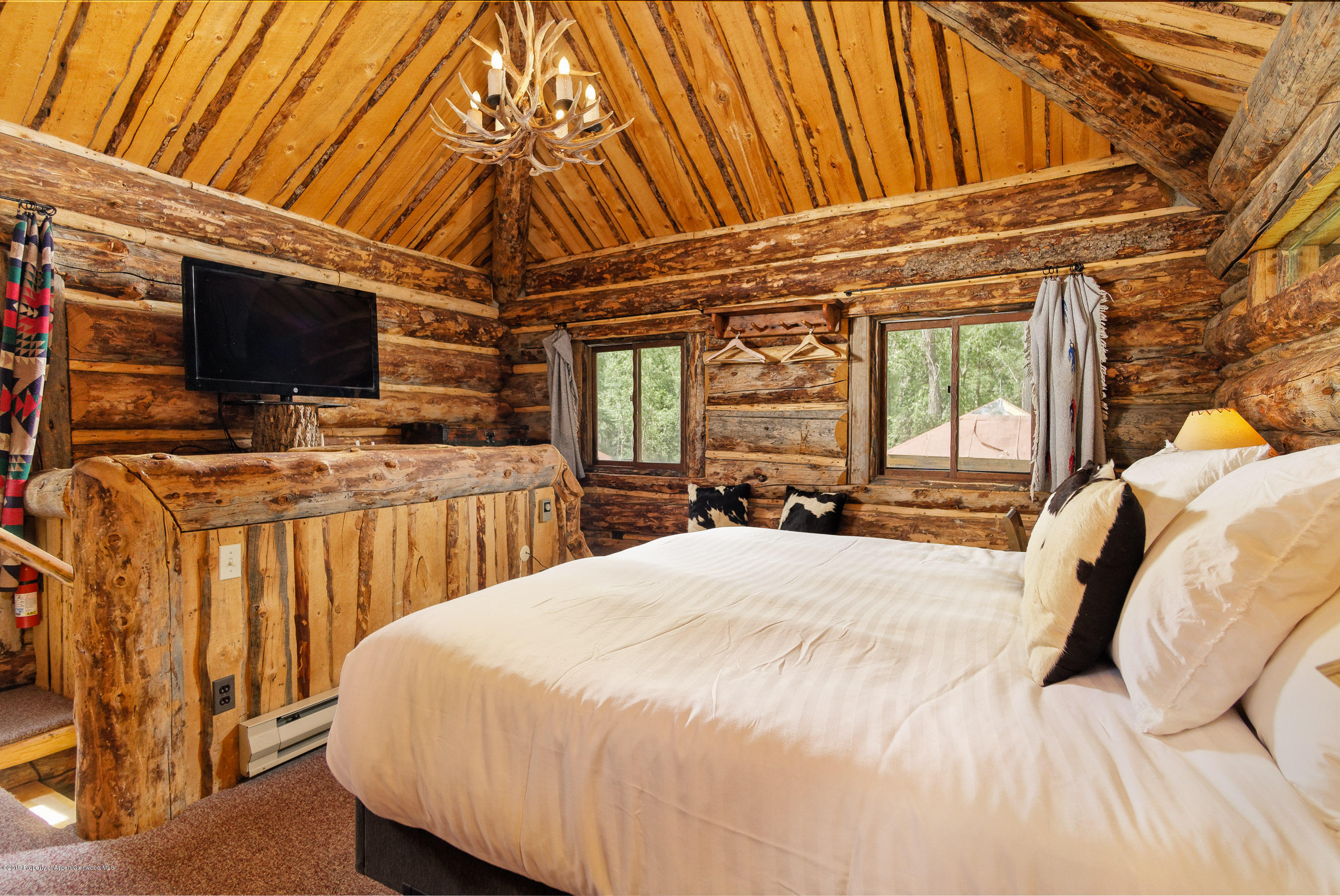 245-289 Conundrum Creek Road Aspen, CO 81611 - Photo 5 of 28 a bed room with a bed and a television