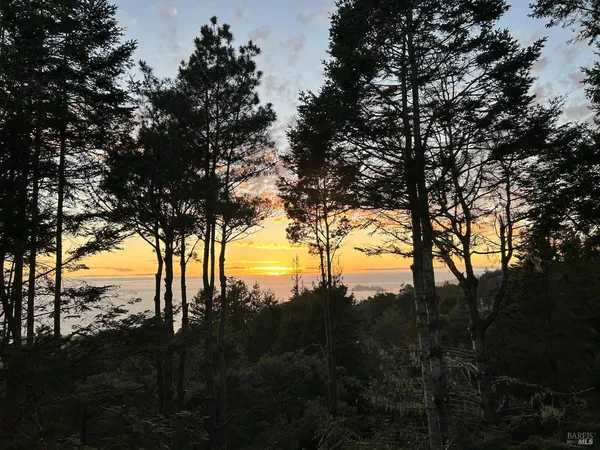 $1,250,000 | 37275 Glennen Drive, Gualala, CA 95445