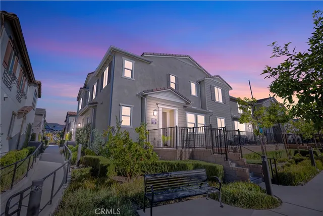 $589,000 | 5604 Altamura Way, Unit 10, Fontana, CA 92336