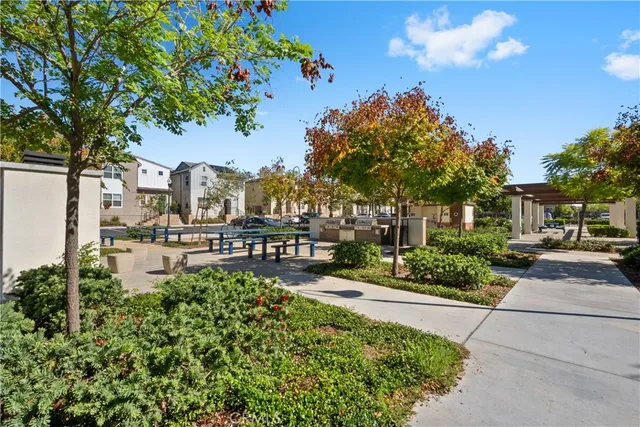 $589,000 | 5604 Altamura Way, Unit 10, Fontana, CA 92336