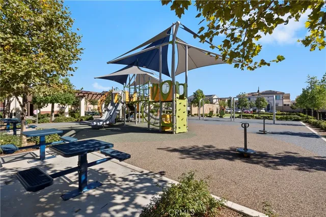 $589,000 | 5604 Altamura Way, Unit 10, Fontana, CA 92336