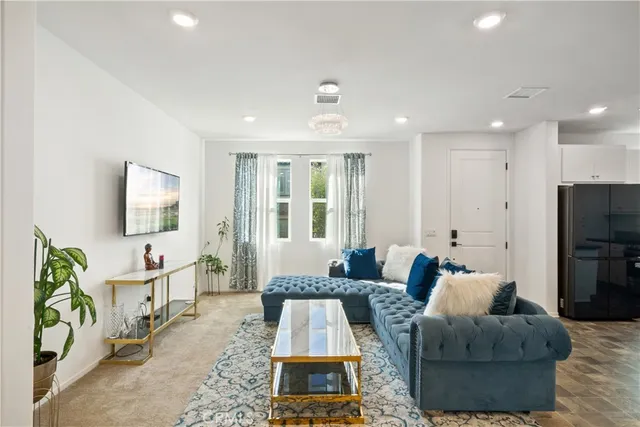 $589,000 | 5604 Altamura Way, Unit 10, Fontana, CA 92336