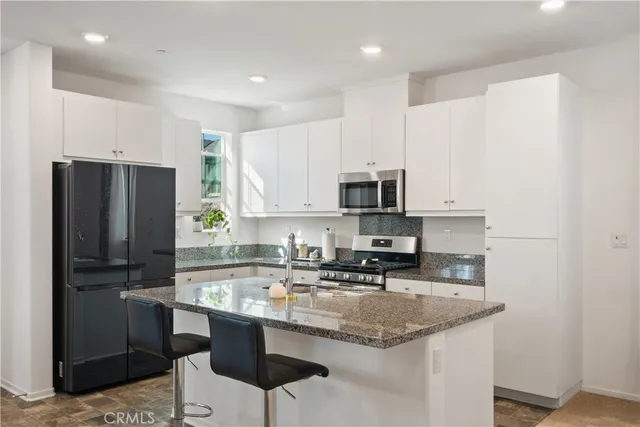 $589,000 | 5604 Altamura Way, Unit 10, Fontana, CA 92336