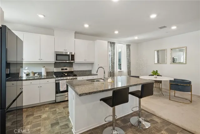 $589,000 | 5604 Altamura Way, Unit 10, Fontana, CA 92336