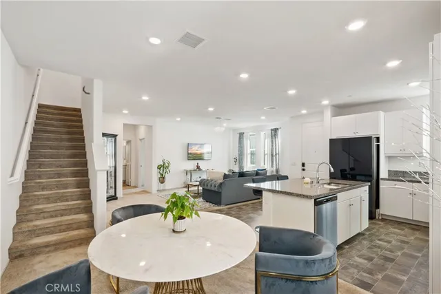 $589,000 | 5604 Altamura Way, Unit 10, Fontana, CA 92336