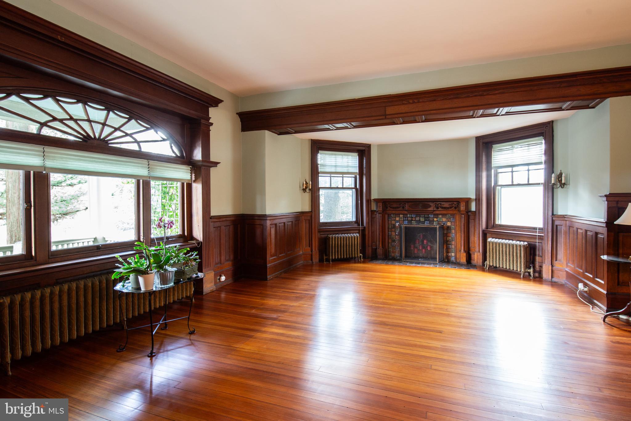15 Pelham Road Philadelphia, PA 19119 - Photo 16 of 36 Livingroom