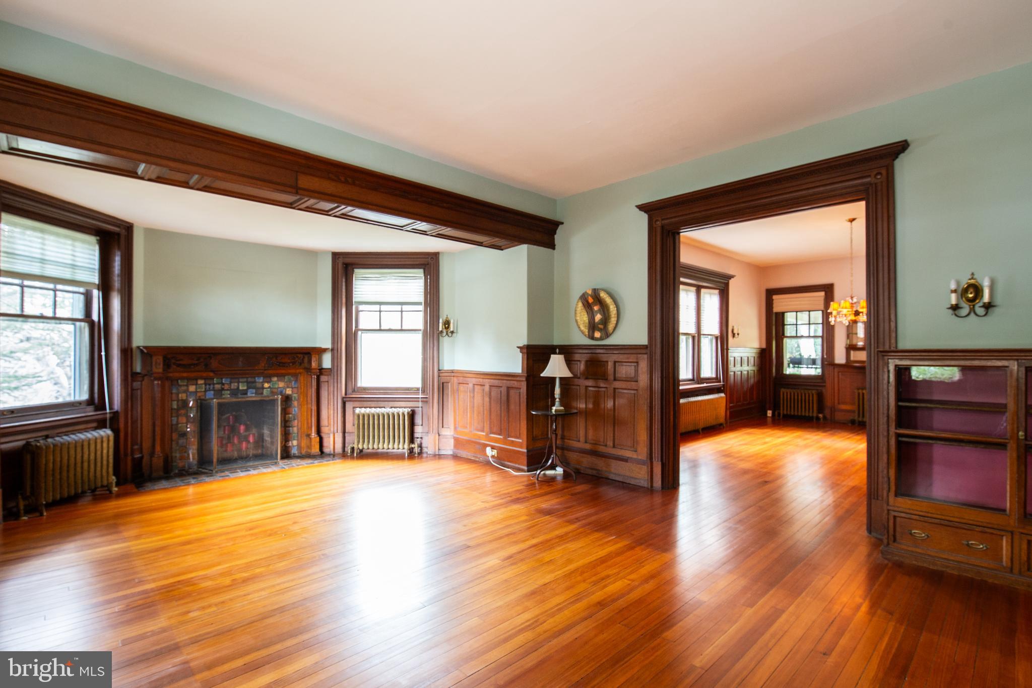 15 Pelham Road Philadelphia, PA 19119 - Photo 18 of 36 Livingroom