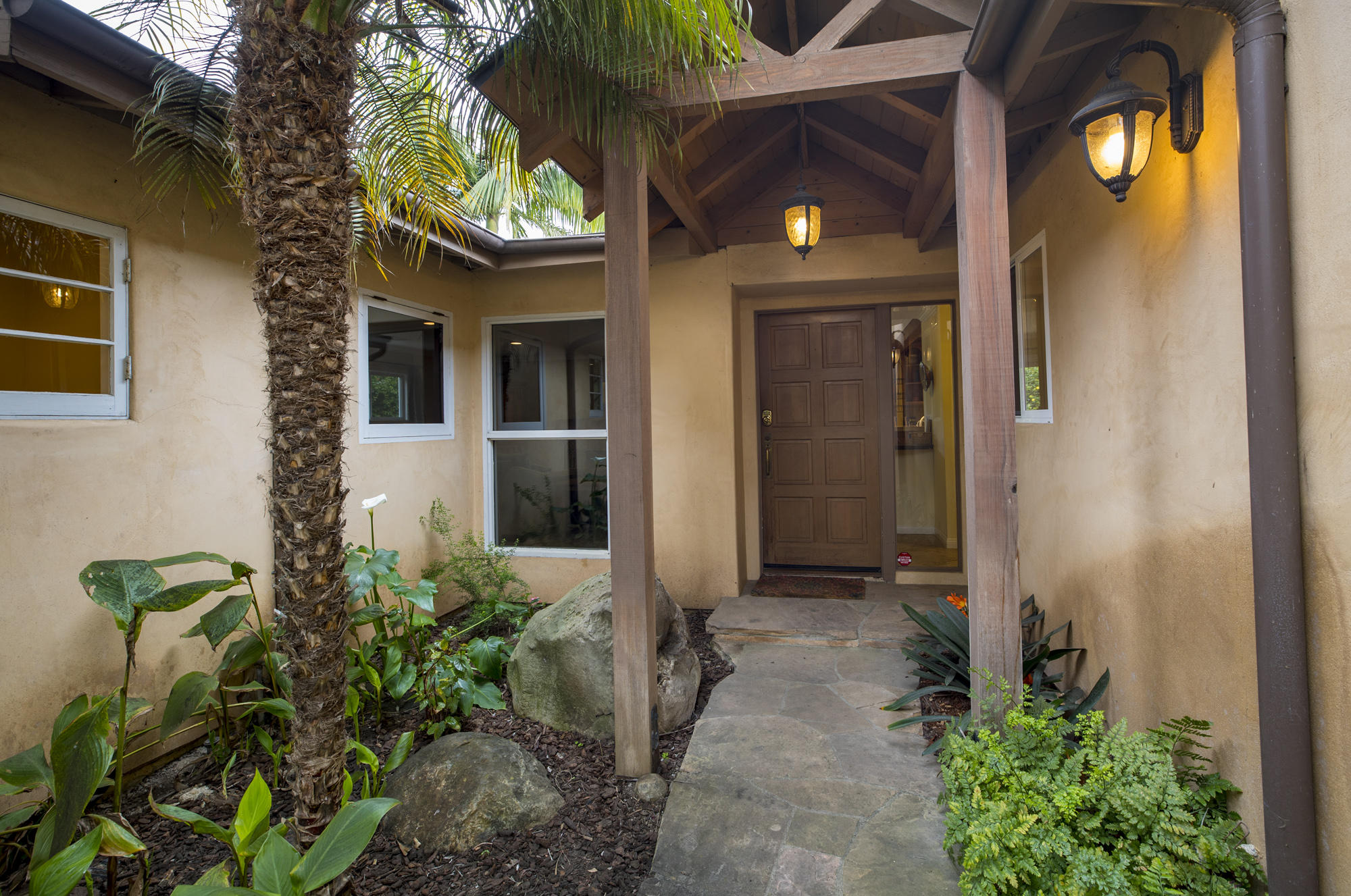 641 Ferrara Way Santa Barbara, CA 93105 - Photo 3 of 25 Entry
