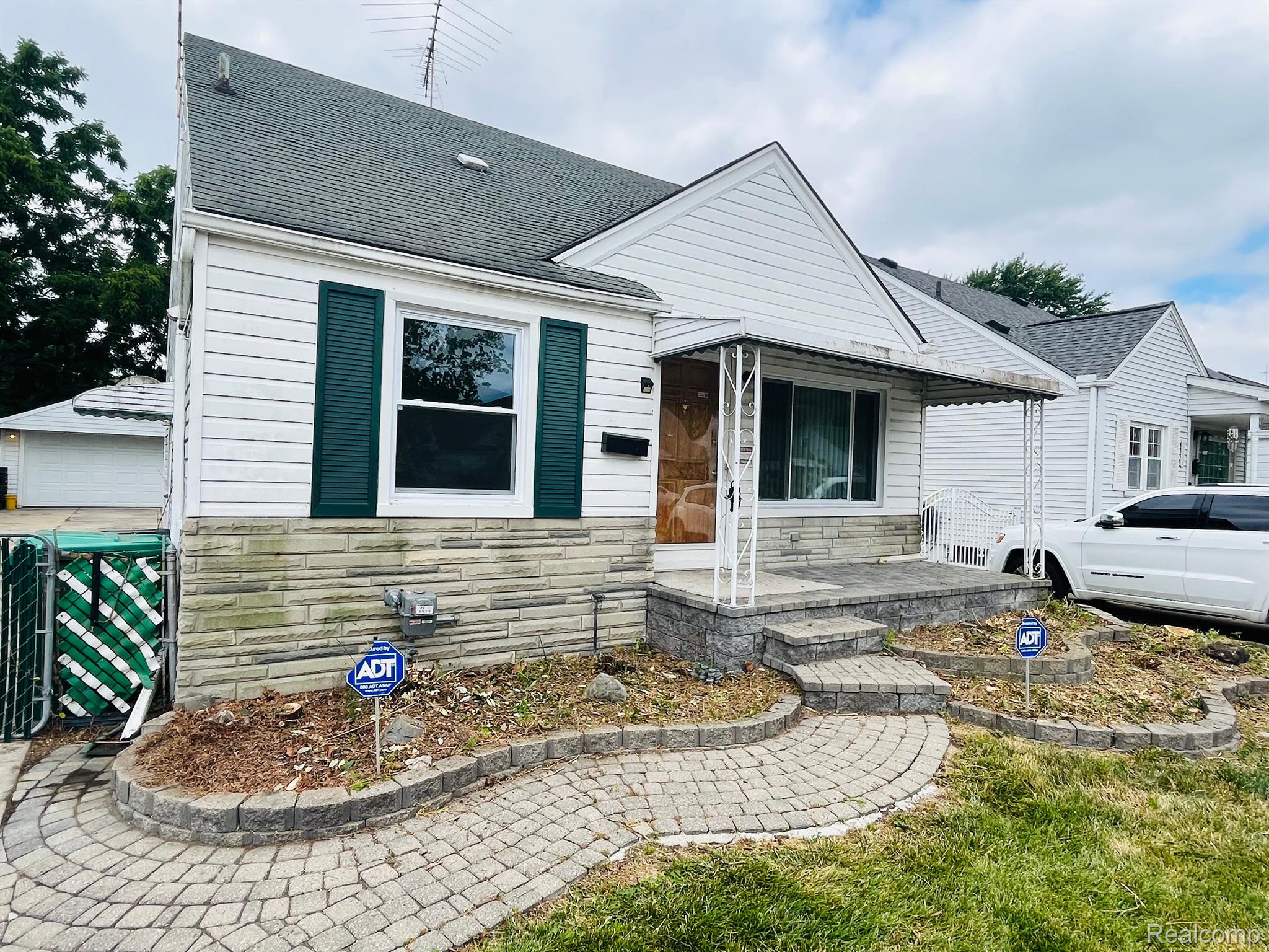 22797 Roxana Avenue Eastpointe, MI 48021 - Photo 2 of 26