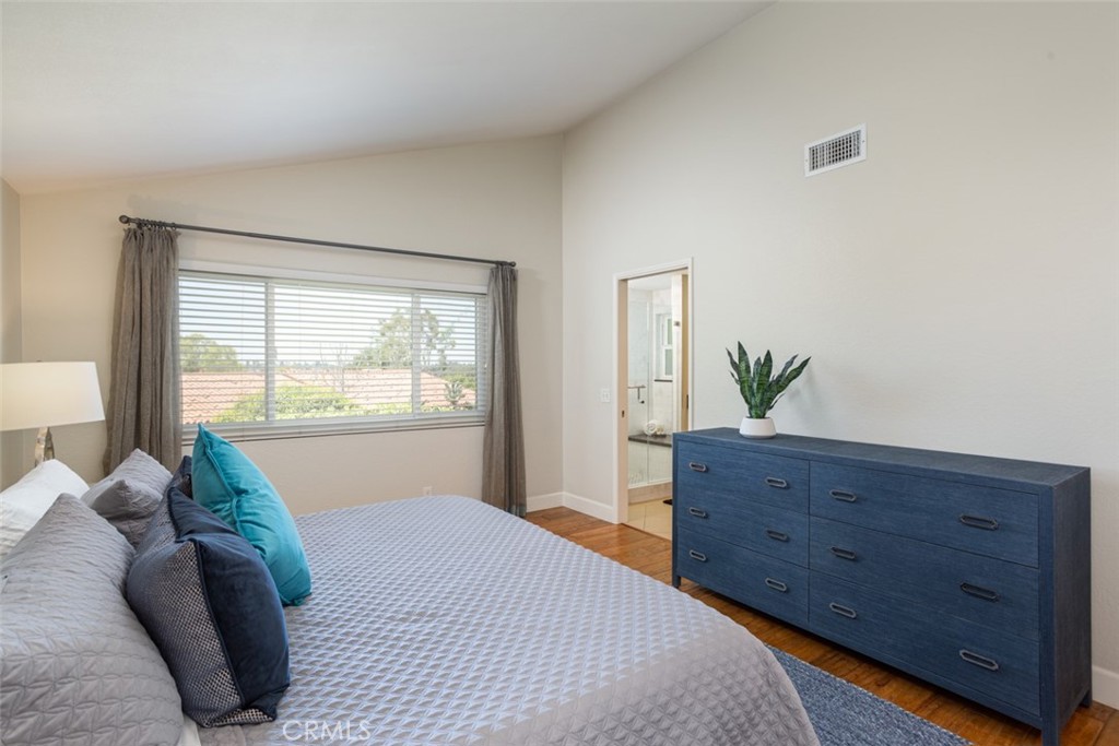 302 Esplanade Newport Beach, CA 92660 - Photo 19 of 40 Primary Bedroom