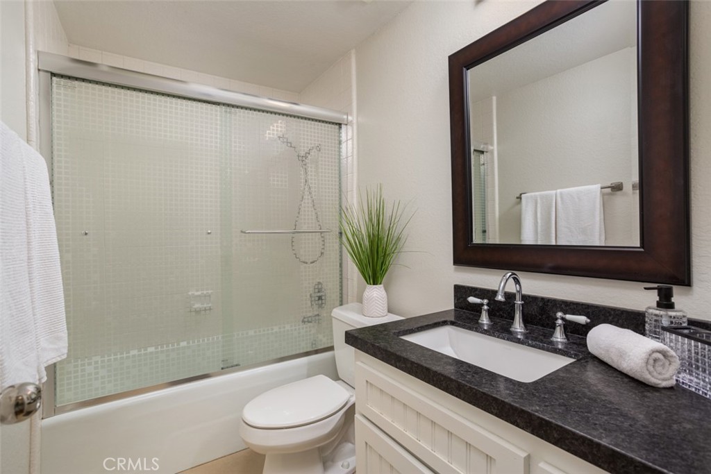 302 Esplanade Newport Beach, CA 92660 - Photo 25 of 40 Bathroom #2