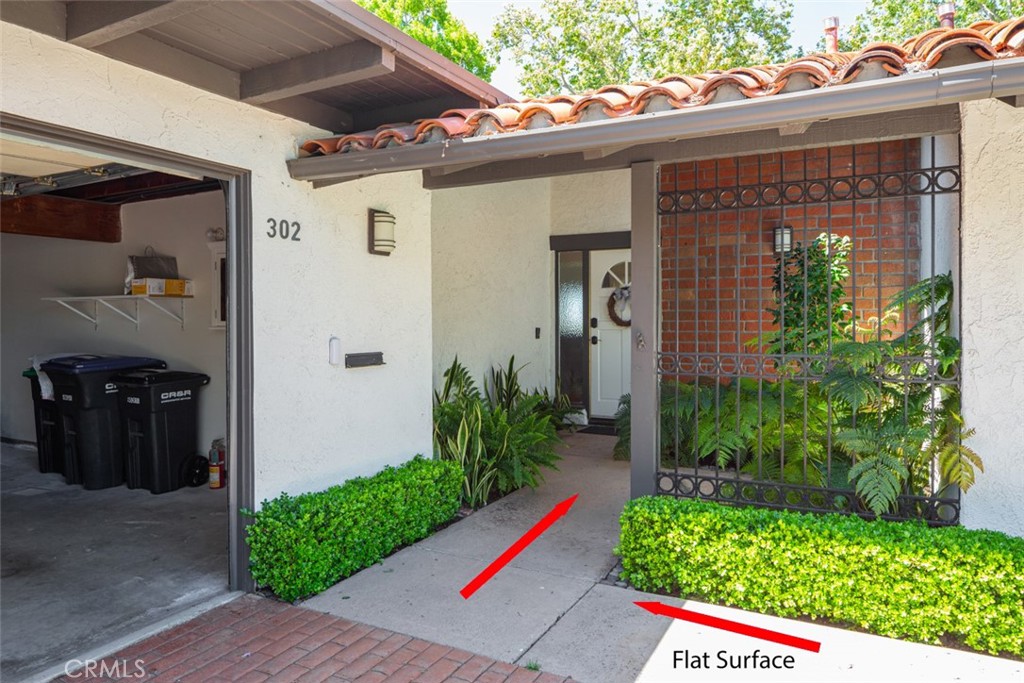 302 Esplanade Newport Beach, CA 92660 - Photo 3 of 40 Front access with no steps