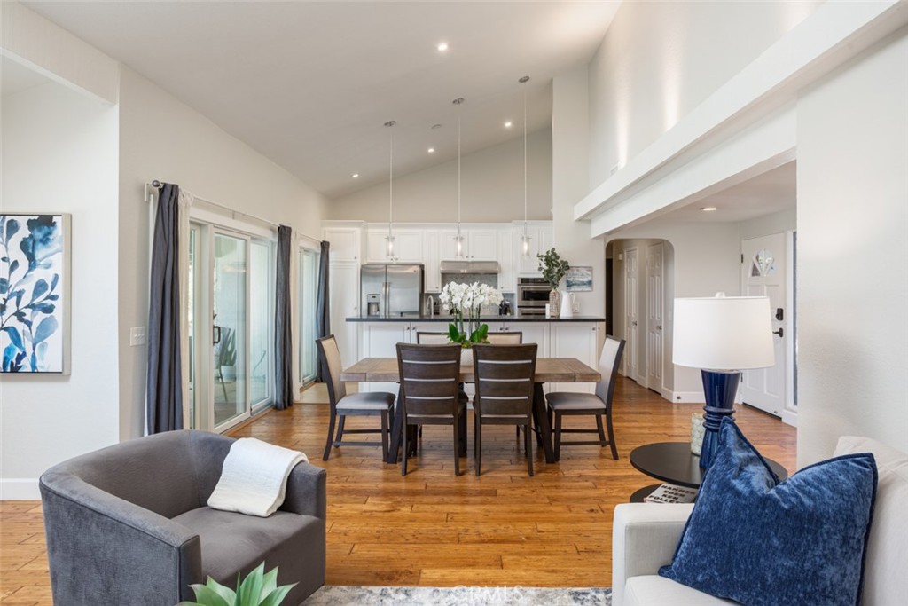 302 Esplanade Newport Beach, CA 92660 - Photo 10 of 40