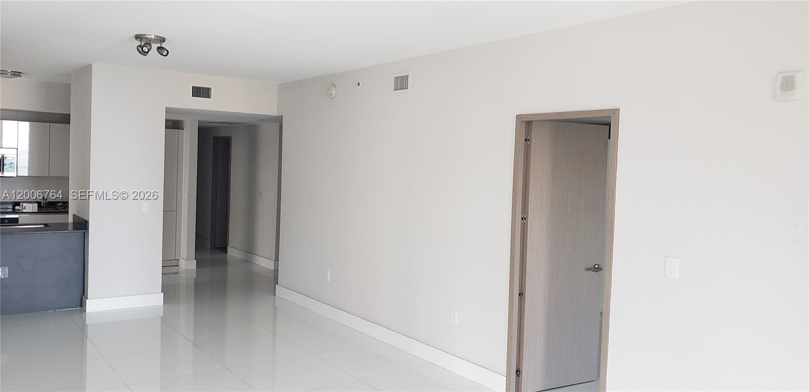 1010 Brickell Avenue, Unit 3205 Miami, FL 33131 - Photo 7 of 35