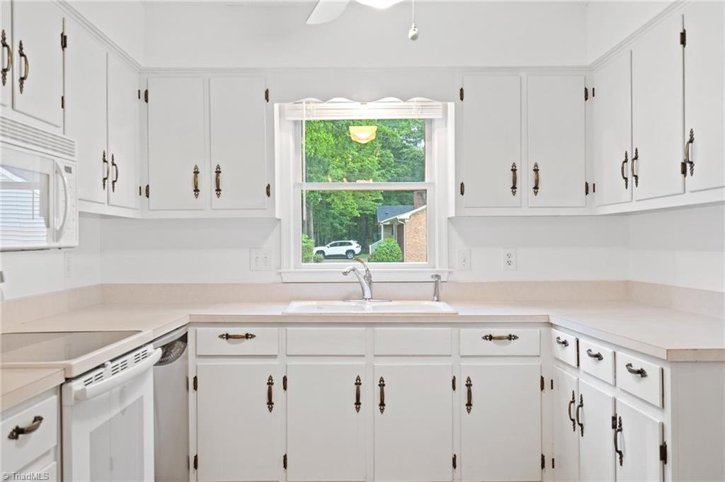 2009 Rendall Street Burlington, NC 27215 - Photo 11 of 33