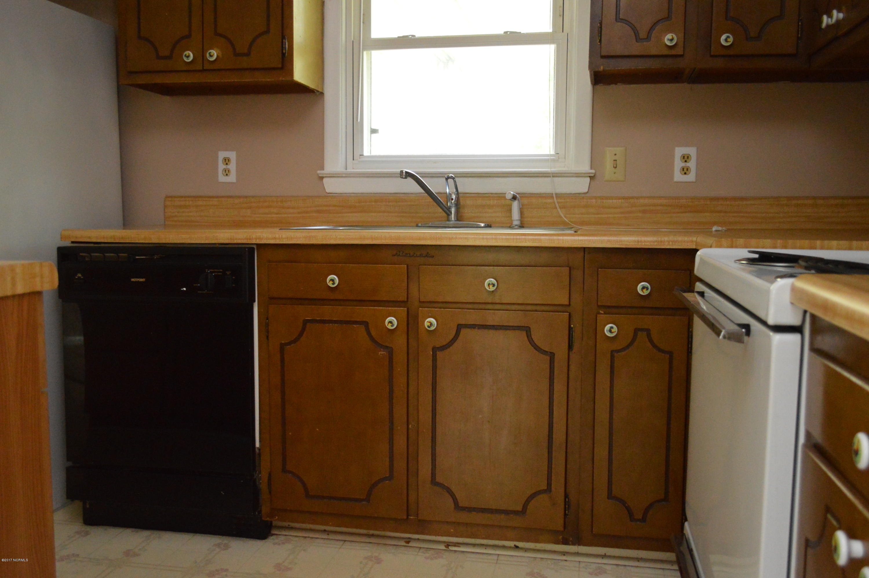 103 Wildwood Road Havelock, NC 28532 - Photo 11 of 21 KITCHEN