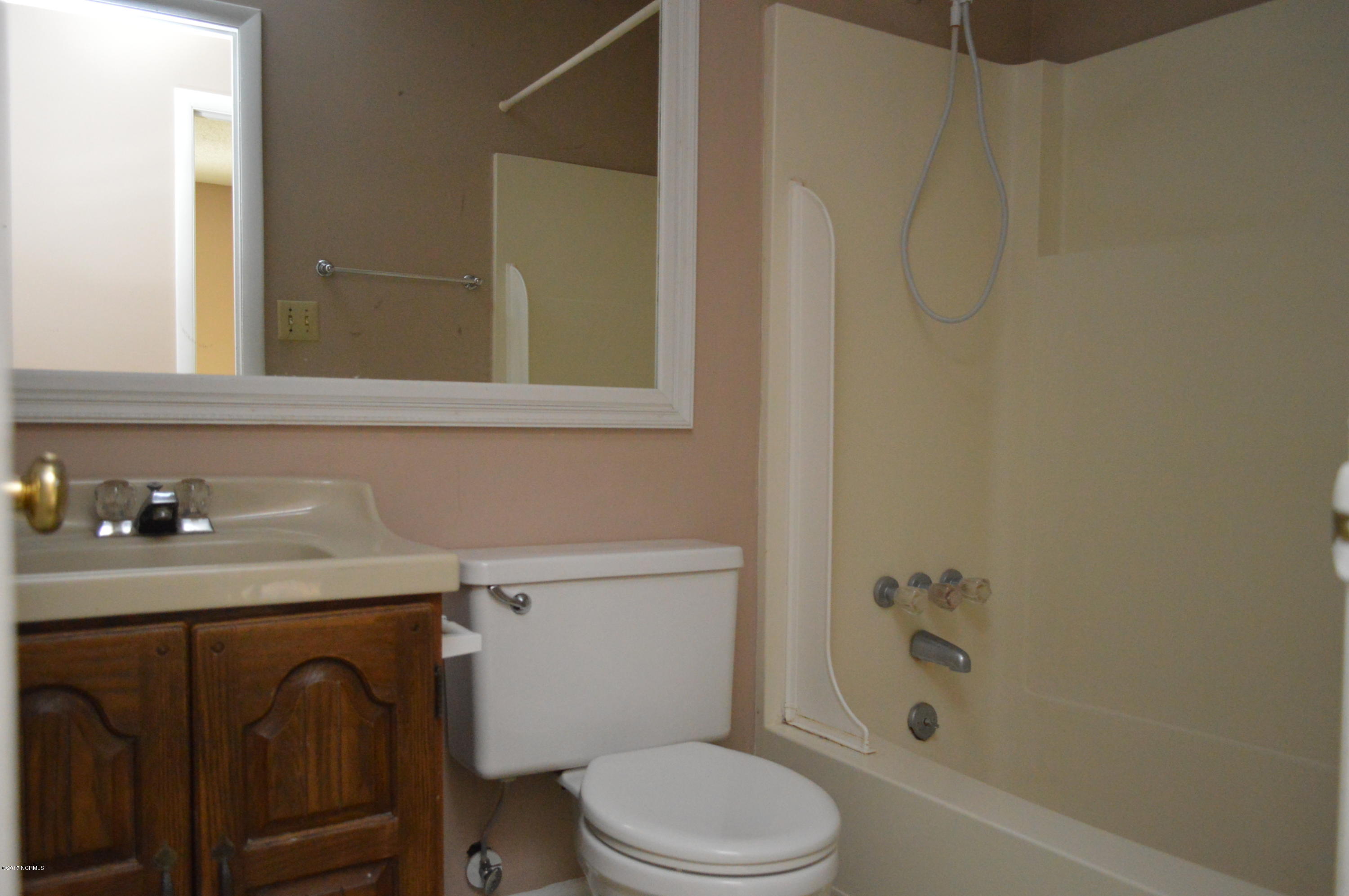 103 Wildwood Road Havelock, NC 28532 - Photo 13 of 21 HALL BATH