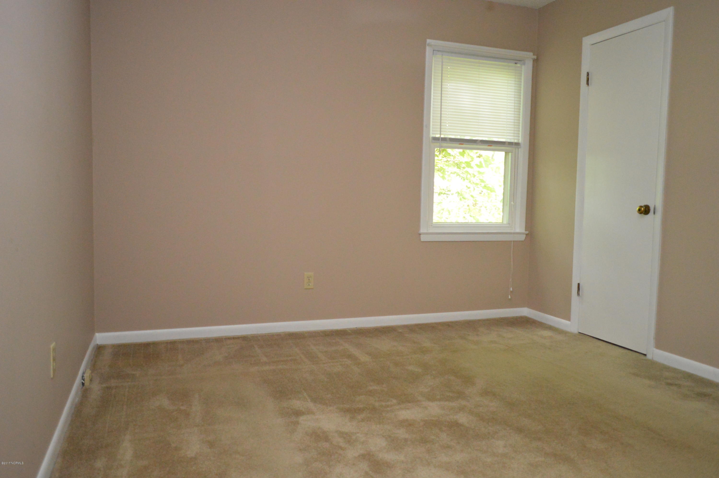 103 Wildwood Road Havelock, NC 28532 - Photo 18 of 21 MASTER BEDRROOM