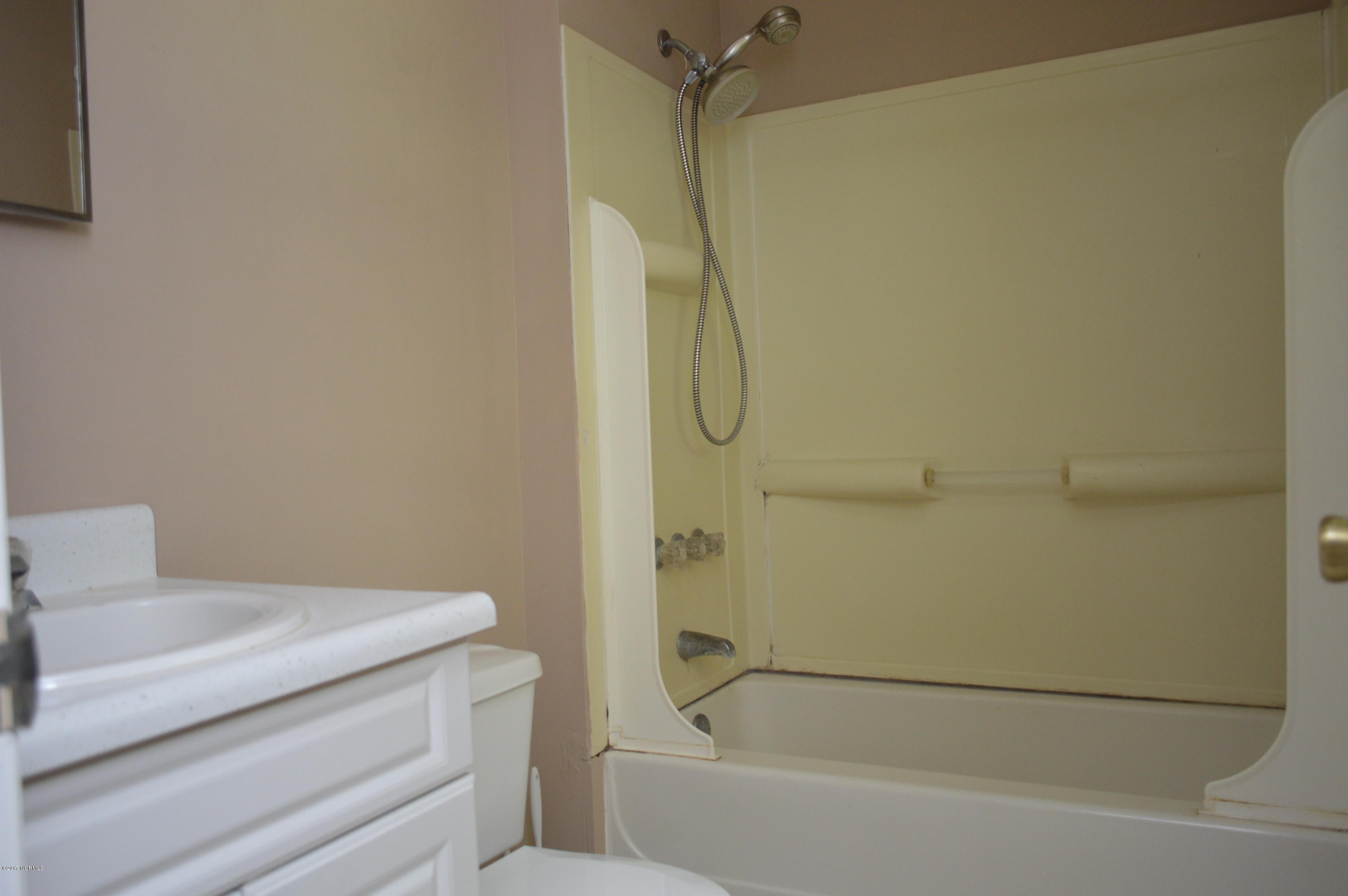 103 Wildwood Road Havelock, NC 28532 - Photo 20 of 21 MASTER BATH