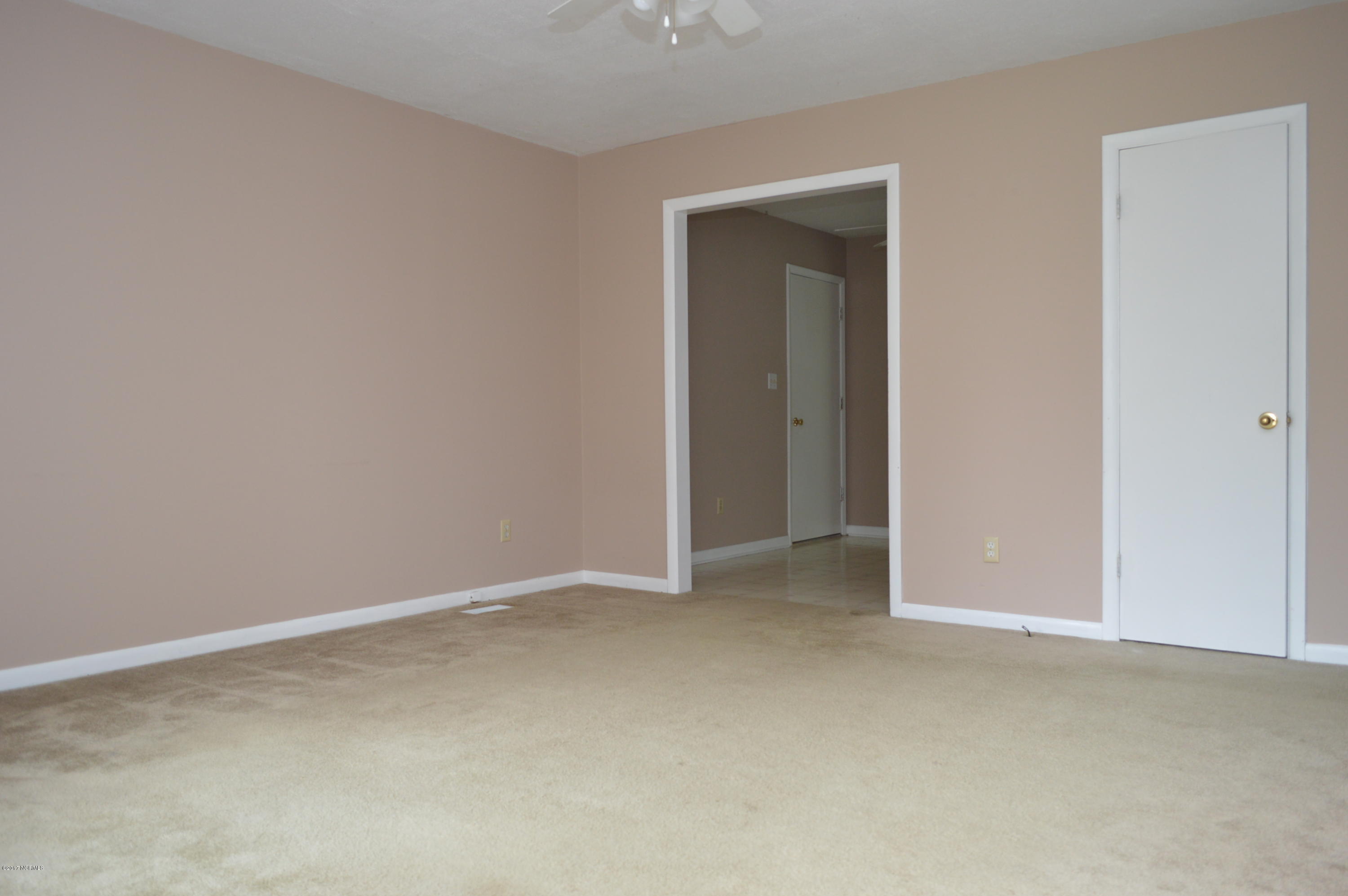 103 Wildwood Road Havelock, NC 28532 - Photo 3 of 21 LIVING ROOM