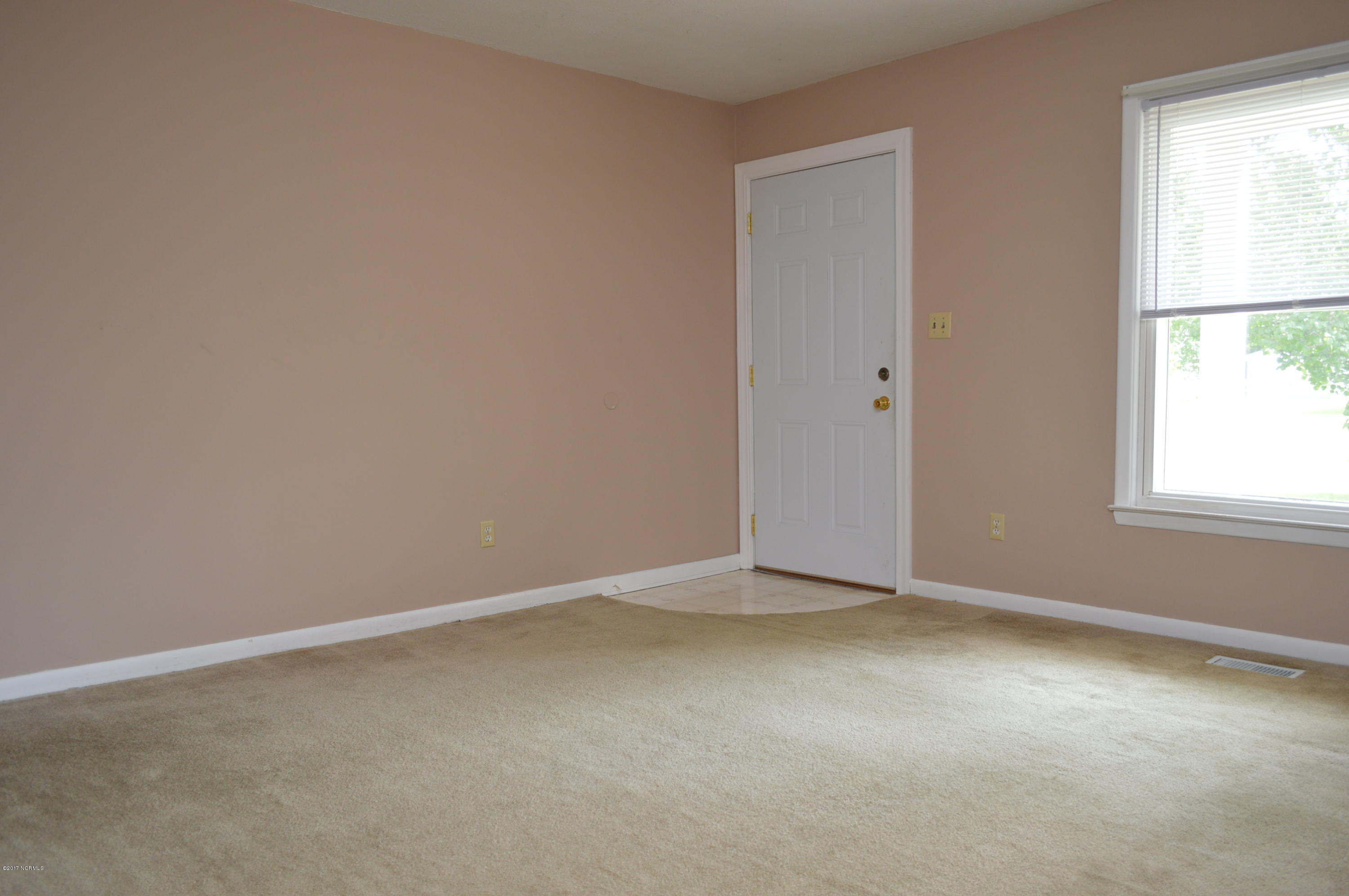 103 Wildwood Road Havelock, NC 28532 - Photo 4 of 21 LIVING ROOM