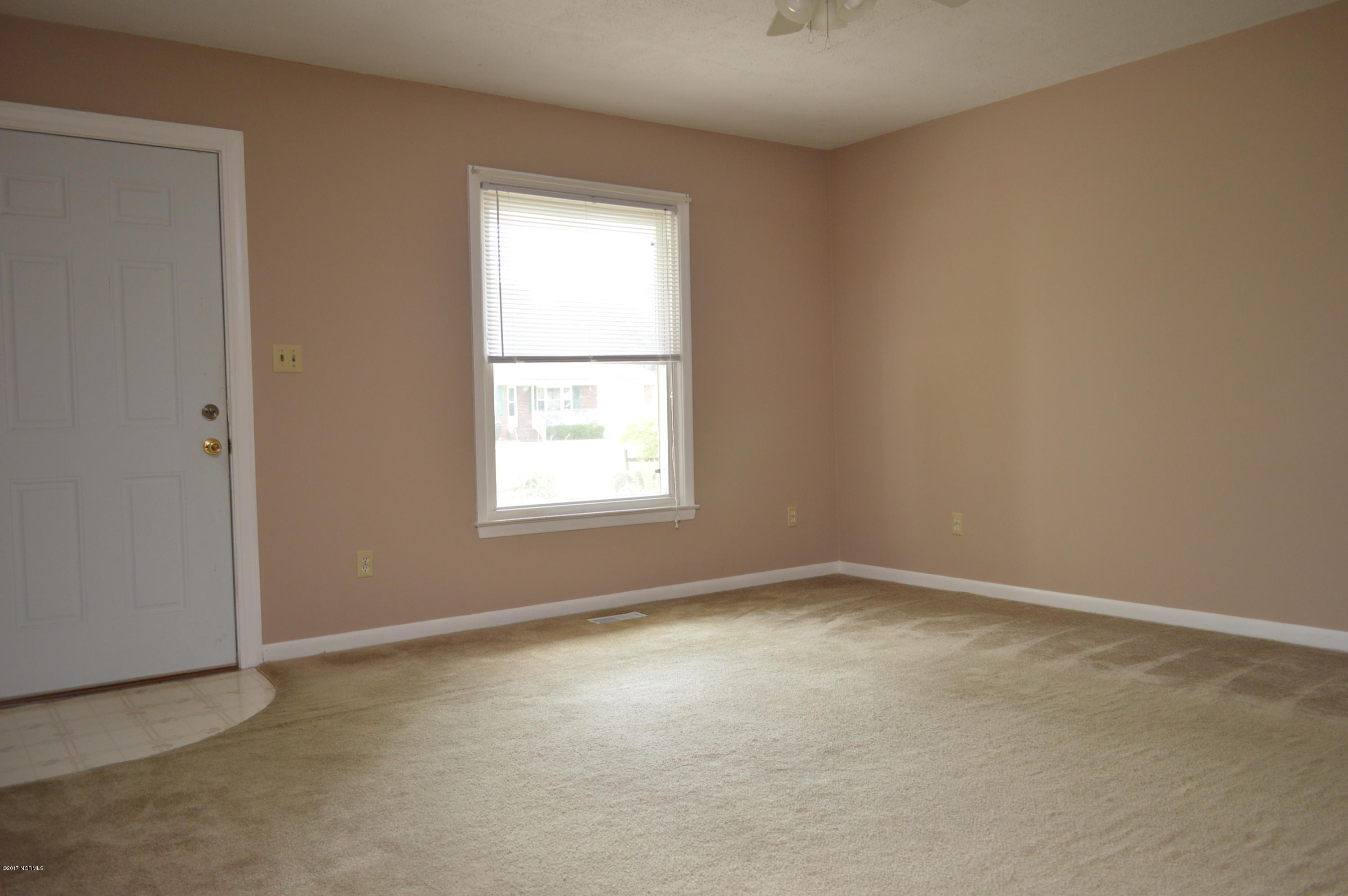 103 Wildwood Road Havelock, NC 28532 - Photo 5 of 21 LIVING ROOM
