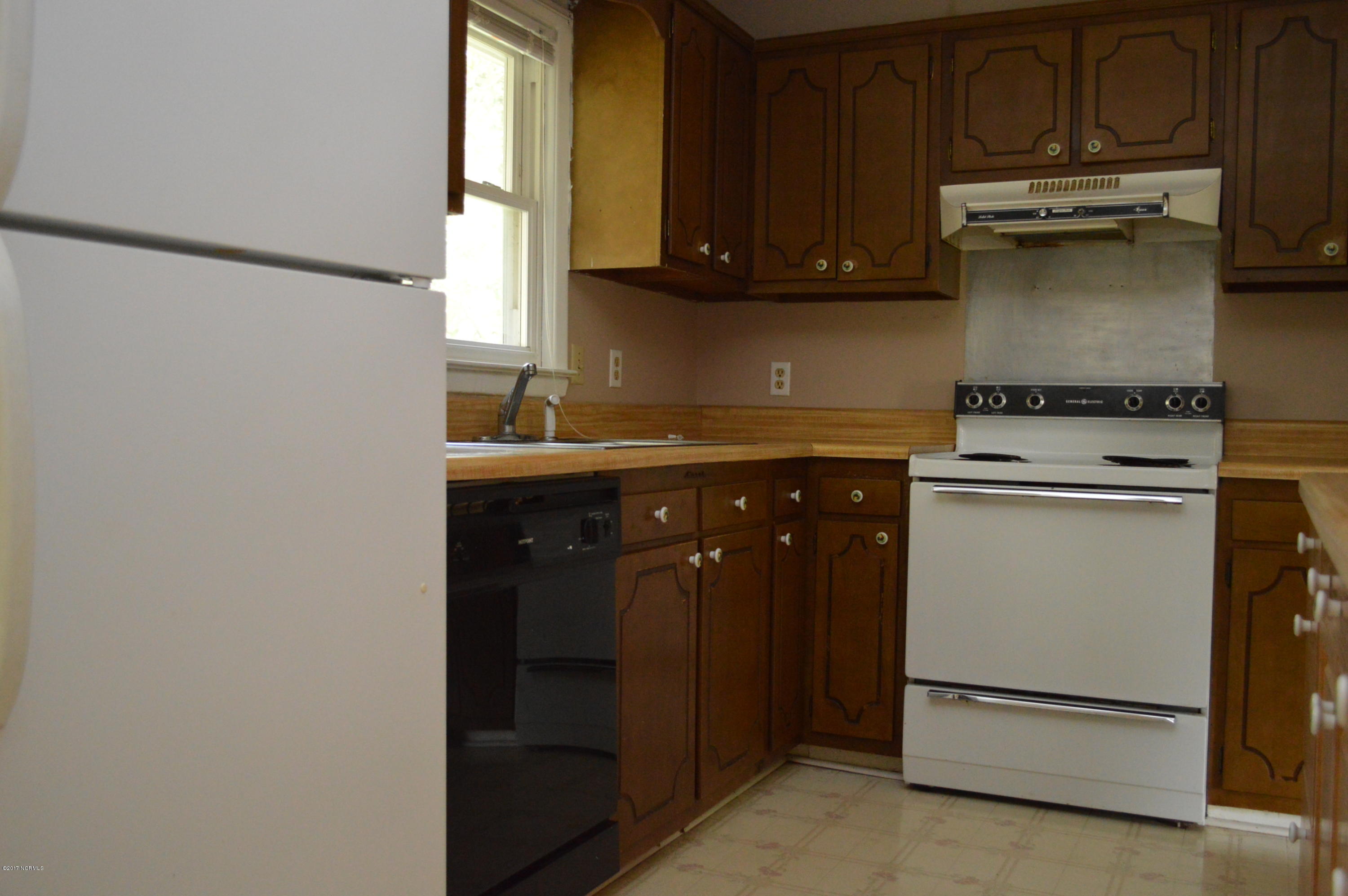 103 Wildwood Road Havelock, NC 28532 - Photo 10 of 21 KITCHEN