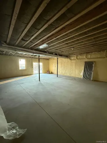 a view of a livingroom with furniture and a ceiling fan