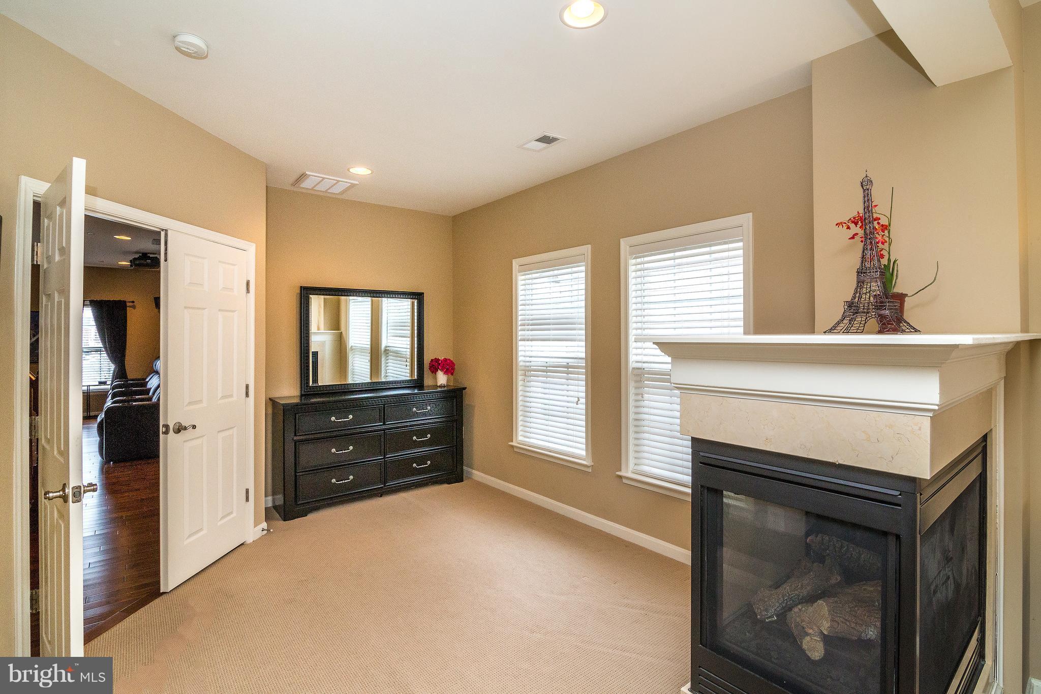 6027 Masondale Road Alexandria, VA 22315 - Photo 17 of 28 Bedroom (Master) sitting area