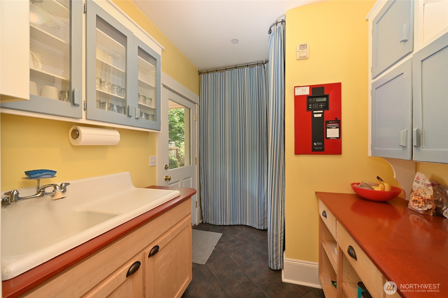 10425 East Riverside Drive Bothell, WA 98011 - Photo 27 of 40