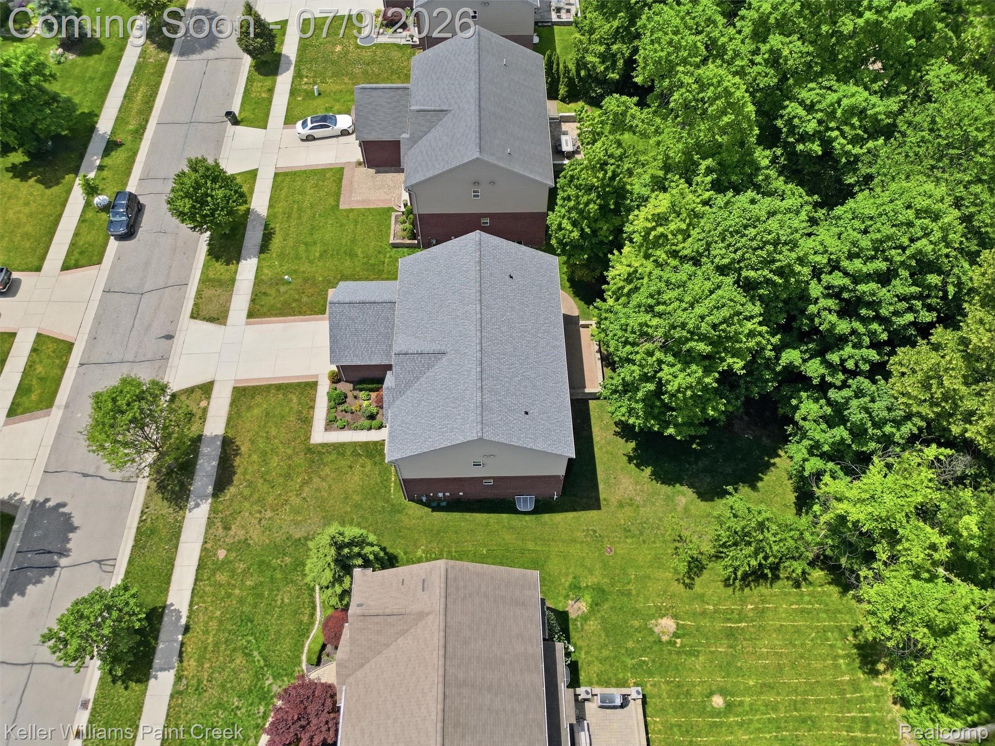 846 Monterey Ln. Rochester, MI 48307 - Photo 48 of 52 Aerial perspective showcasing multiple properties with shingle roofing, brick exteriors, and green lawns