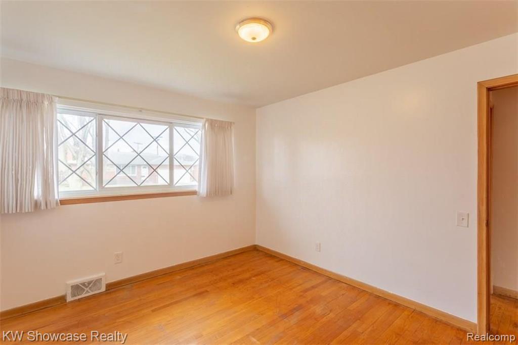 26632 Potomac Court Center Line, MI 48015 - Photo 18 of 45