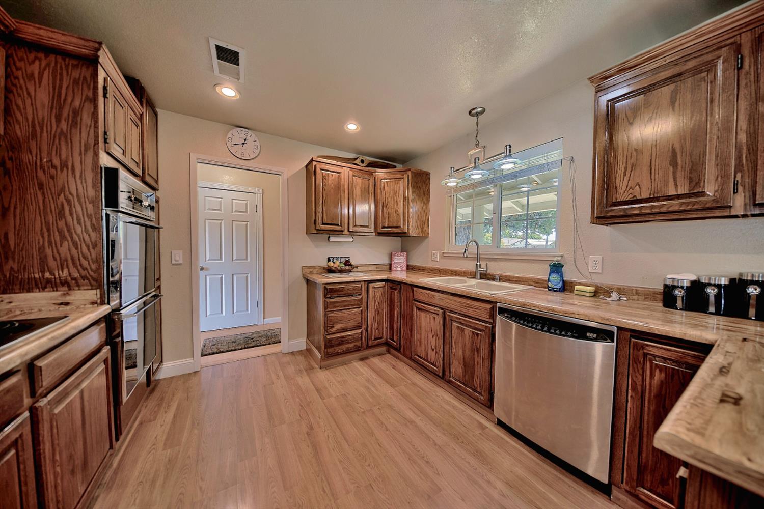 878 Alexander Street Livermore, CA 94550 - Photo 13 of 68