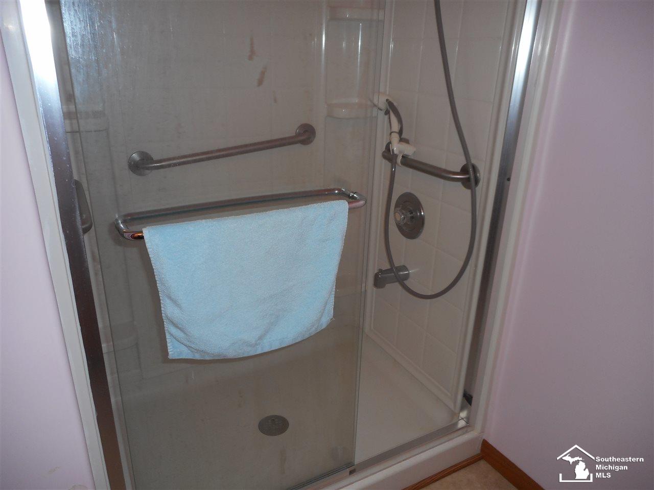 33983 Willow Road New Boston, MI 48164 - Photo 29 of 52 31317825-28.JPG