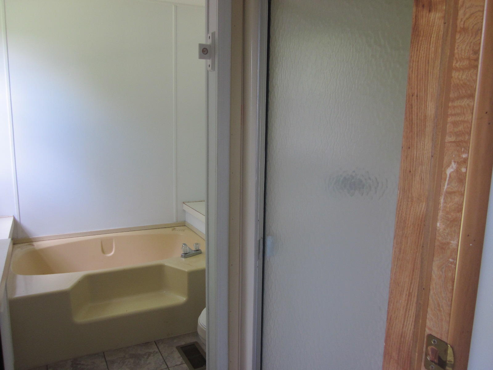 365 Ruritan Road Rocky Mount, VA 24151 - Photo 17 of 33 a bathroom with a tub and toilet
